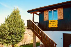 a house with a balcony with a sign on it at Chalet le Petit Coeur in Xonrupt-Longemer