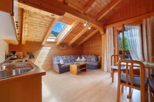 a living room with a couch and a table at Lienelehof in Moso