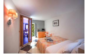 a bedroom with a bed and a dresser at DiemmeStudio in Salerno
