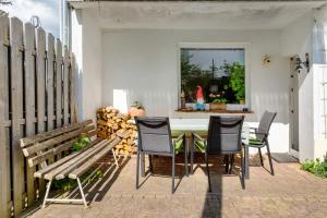 a patio with a table and chairs and a window at Ferienwohnung Am Seebach, 80 Qm in Titisee-Neustadt