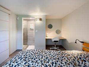 a bedroom with a bed and a walk in shower at Proche Luxembourg et centrale Cattenom in Hettange-Grande