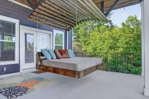 a bed on a screened porch with a swing at Mountain View Escape in Taylors