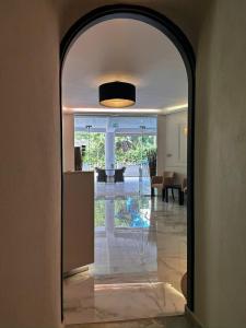 an archway leading into a room with a living room at Studios Souropanis in Kamena Vourla