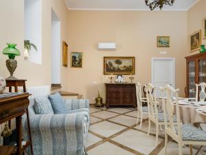 a living room with a couch and a table at De Vivo Realty - Coco's Apartments in Meta