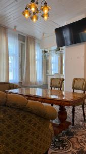 a living room with a wooden table and two chairs at Venezia in Haapsalu
