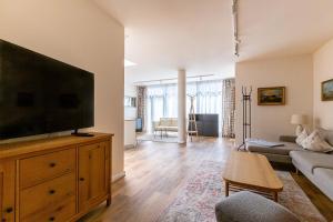 a living room with a large flat screen tv at Strandleben - Galerie Nummer 13 in Ahrenshoop