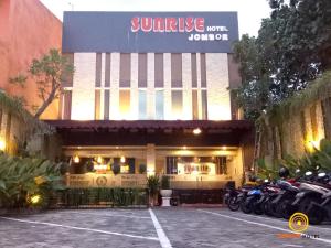 Jízda na kole v ubytování Sunrise Hotel Jombor Jogja nebo okolí