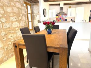 a dining room table with a vase of flowers on it at Maison Girasol Sleeps 4 w Pets On Request in Eymet
