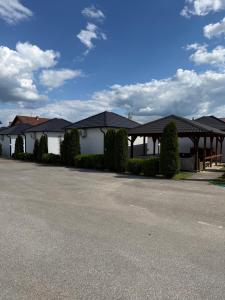 a row of houses with a parking lot at Motel Victoria in Zvornik