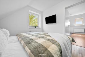 a bedroom with a bed and a tv on the wall at Ferienwohnung Lee Dagebüll in Dagebüll