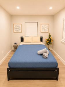 a bedroom with a large blue bed in a room at Villa Shores in Miami