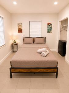 a bedroom with a bed with two towels on it at Villa Shores in Miami