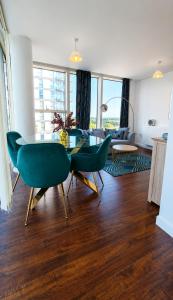 a living room with a glass table and chairs at Hub Retreat in Milton Keynes +44 photos