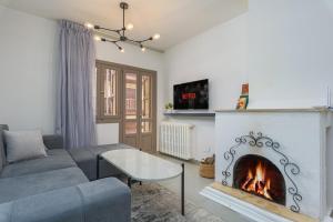 a living room with a couch and a fireplace at Maison Montagne Mzaar in Kfardebian