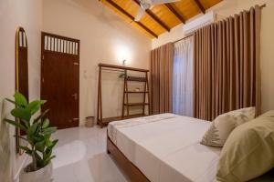 a bedroom with a bed and a plant in it at 79 by TerraLume in Nugegoda