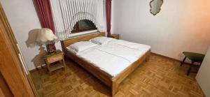 a bedroom with a bed and a table with a lamp at Ferienhaus am Doctorberg in Bernkastel-Kues