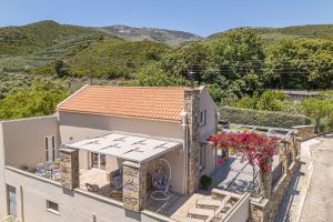 an aerial view of a house with mountains in the background at Villa 4 DESTINA in Élos
