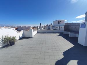 a walkway on the roof of a building at Apartamento rodeado de mar y montañ in El Verger
