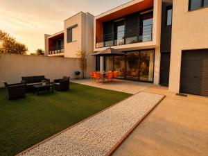 a house with a yard with a green lawn at Sea Road Perpignan in Perpignan