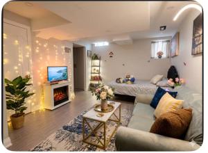 a living room with a couch and a living room with a tv at The Sleek Shelter in Milton