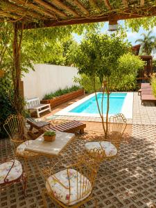 a patio with a table and chairs and a pool at Monoambiente D'Charruas in Chajarí