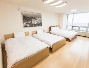 Cama o camas de una habitación en Incheon Airport Egarak Residence