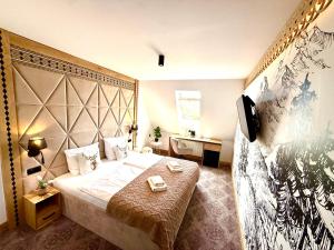 a hotel room with a bed and a tv at Willa Regina II Resort & SPA in Zakopane