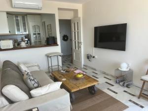 a living room with a couch and a coffee table at Apartamento LH Beach frente al mar in La Herradura