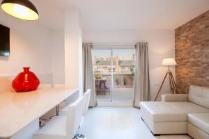 Area tempat duduk di BARCELONA PENTHOUSE Private Terrace Sustainable Stay Keyless Access