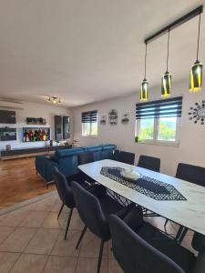 a dining room with a table and chairs at Kuća za odmor Virgo in Opanci
