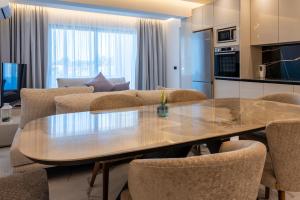 a living room with a dining room table and chairs at Oros Paradise Hotel in Pastida