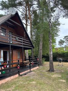 a house with a picnic table and a grill at Alga in Mrzeżyno