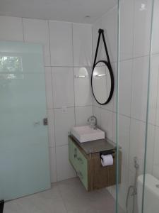 a bathroom with a sink and a mirror at Pousada Jardim de Pedras in Pancas +39 photos
