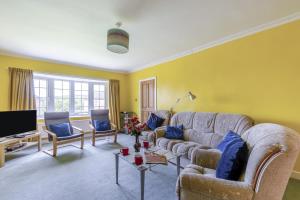 a living room with a couch and a tv at 4 Bed in Ilkley oc-ds168 in Ilkley