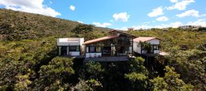 a house on the side of a hill at Casa Miralago in Santana do Riacho