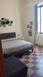 a bedroom with a bed and a checkered floor at AmMARE in Crotone