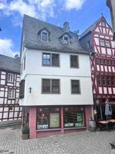 a white building with red and white buildings at Altstadtappartment Plötze 13 Limburg in Limburg an der Lahn