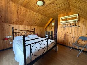 a bedroom with a bed in a wooden ceiling at Le chant des oiseaux chambre pour deux à quelques minutes de la Baie de Somme entre nature mer et télétravail in Nibas