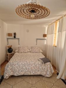 a bedroom with a bed and a chandelier at Casa Brens in Brens