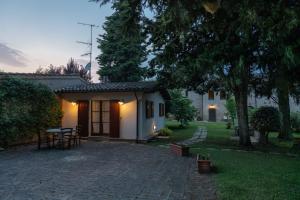 a small house with a patio and a yard at La casa di Mariasole in SantʼElpidio a Mare