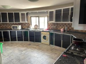 a kitchen with a washing machine in the middle of it at جبال جرش in Jerash