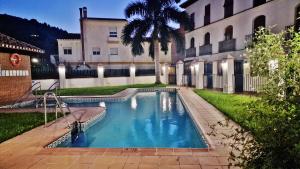 a swimming pool in a yard next to a building at Velez Nazari 2 in Vélez de Benaudalla