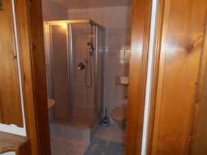 Ein Badezimmer in der Unterkunft Haus Rottensteiner