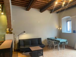 a living room with a couch and a table at Loft Open Space, Capoliveri Centralissimo in Capoliveri