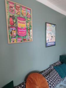 a bedroom with a painting on the wall and a bed at Maisonnette de vignes avec vue imprenable in Marvejols