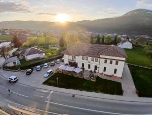 arial view of a house with a driveway and cars at Apartmani Han in Bijelo Polje
