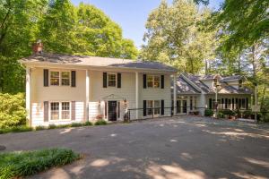 a large white house with a driveway at Bella Di Lago in Wilkesboro