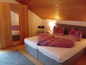 a bedroom with a bed with two pillows on it at Ferienwohnung Steinbeisser in Arrach