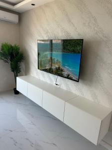 a living room with a tv on a wall at Bellanti2 in Igalo