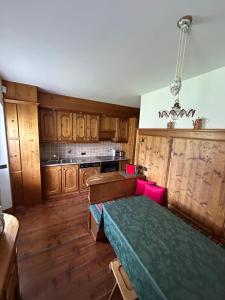 a kitchen with a couch in the middle of a room at Panorama Lodge in Cortina dʼAmpezzo